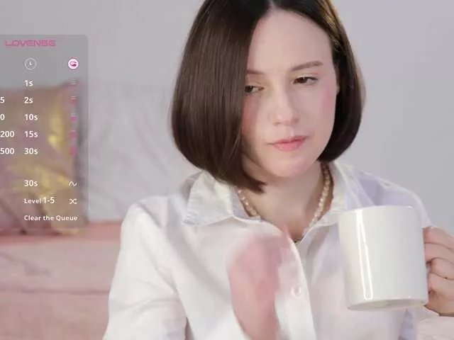 -FemaleEssence- on BongaCams