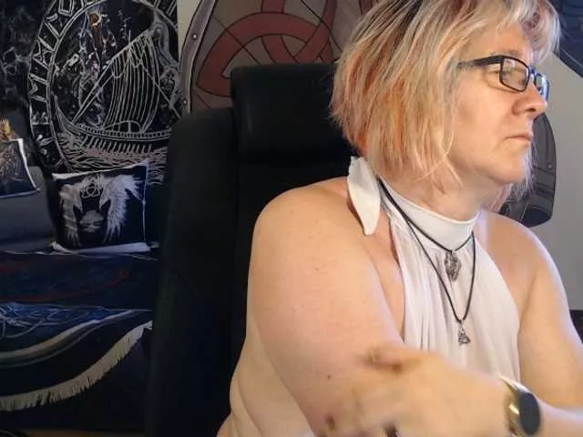 Offline 90dTitten on BongaCams