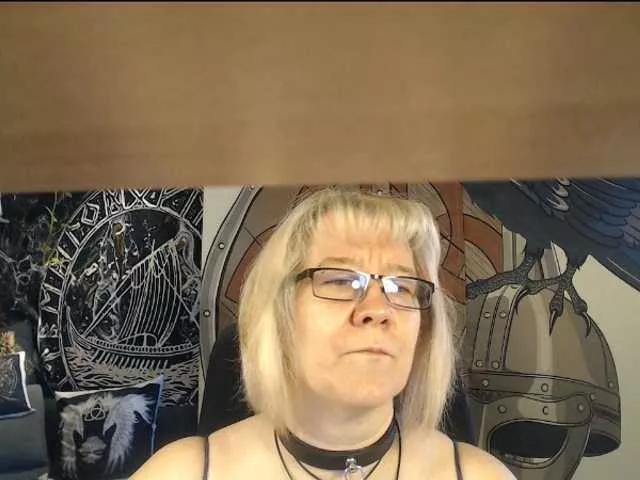 Offline 90dTitten on BongaCams