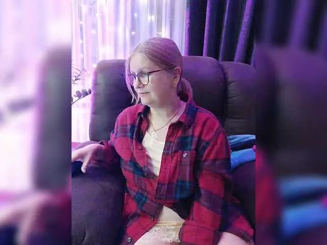 Adiline on BongaCams