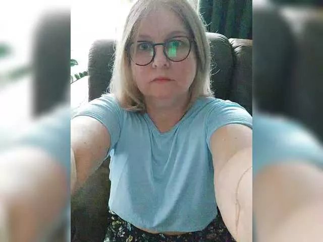 Adiline on BongaCams