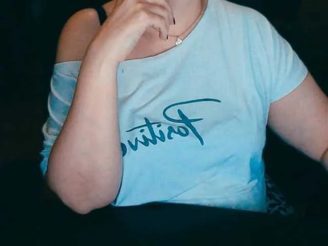 Alisa1917 on BongaCams