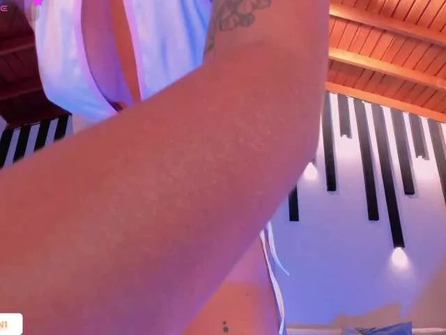 AllyJensen on BongaCams