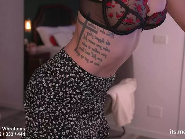 Offline alyonaqueen on BongaCams