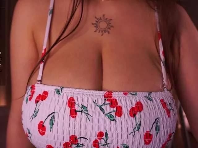 AnuricBriny on BongaCams