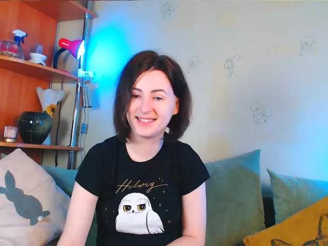 Caroline1995 on BongaCams