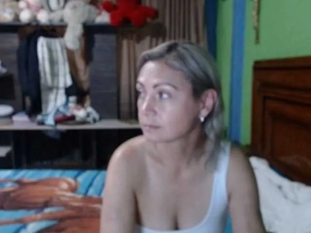 Freechat Charlizetheron1 on BongaCams