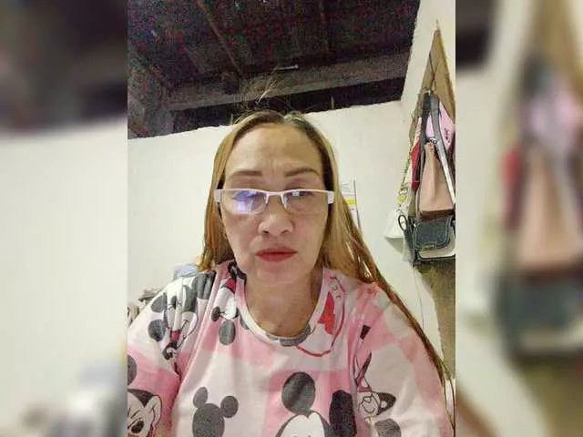 cherrywhite03 on BongaCams