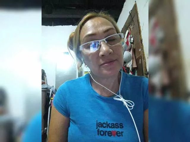 cherrywhite03 on BongaCams