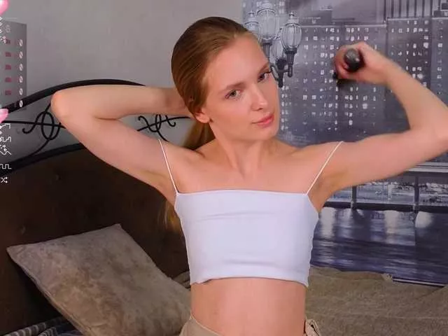 Offline CrimsonAura on BongaCams