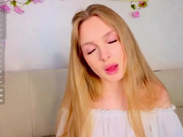 Offline CrimsonAura on BongaCams