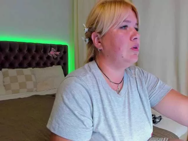 Freechat CurlyDream on BongaCams