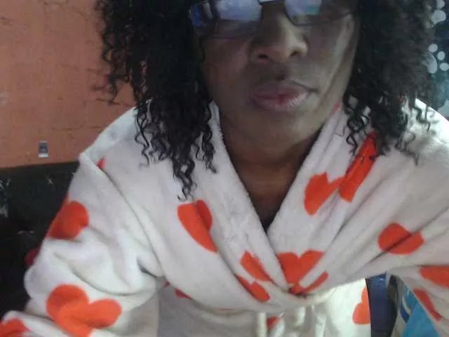 CurvyPear on BongaCams