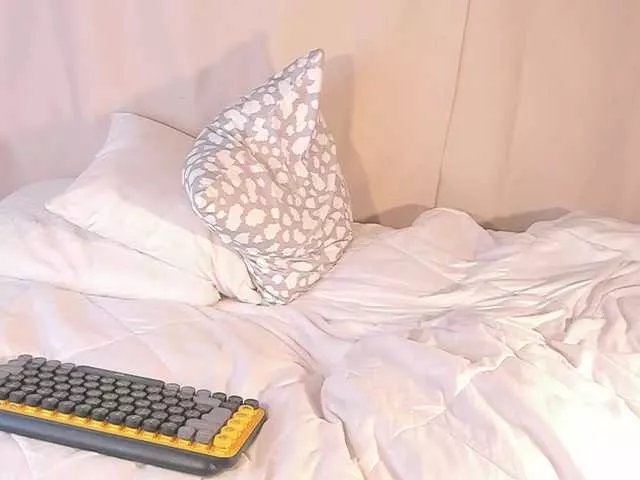 Cute-Lolly on BongaCams