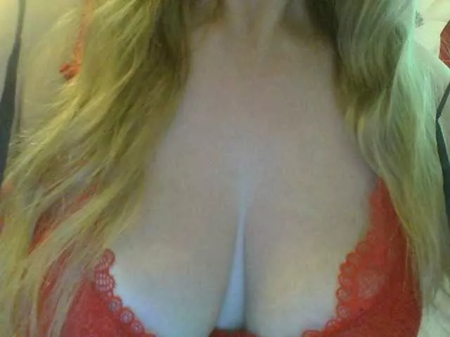 Offline DashaKisa951 on BongaCams