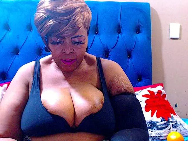 Offline Ebonycandy10 on BongaCams