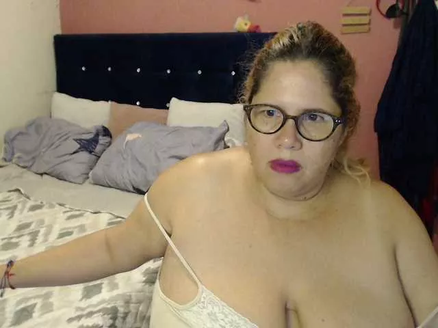 Freechat ElizabethTaylor8 on BongaCams