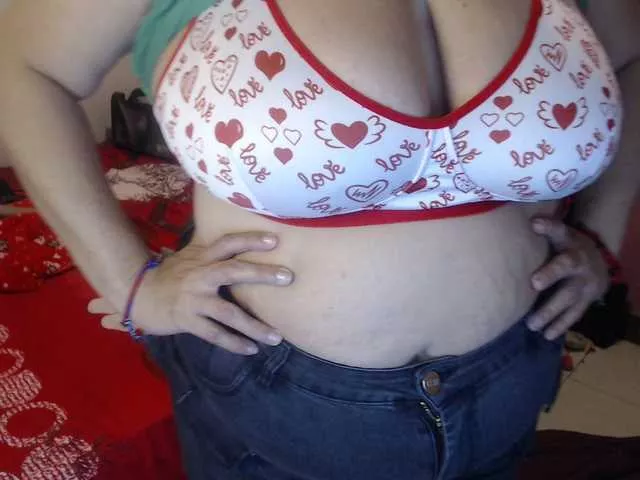 Freechat ElizabethTaylor8 on BongaCams