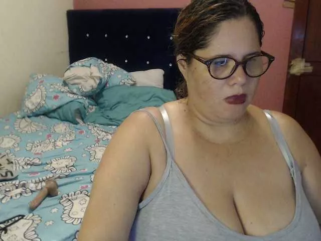 Freechat ElizabethTaylor8 on BongaCams