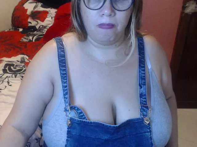 Freechat ElizabethTaylor8 on BongaCams