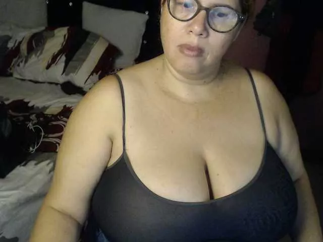Freechat ElizabethTaylor8 on BongaCams