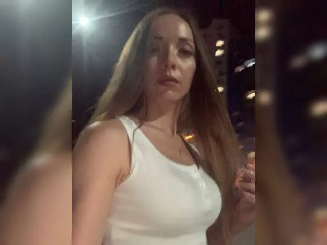 Offline Elsa77 on BongaCams