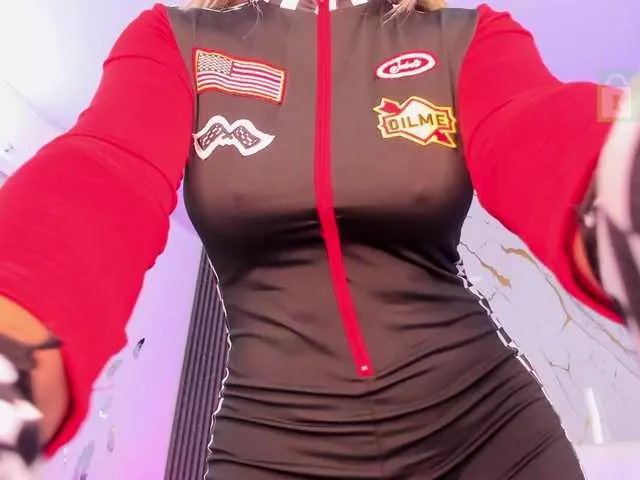 EmilyLeah on BongaCams