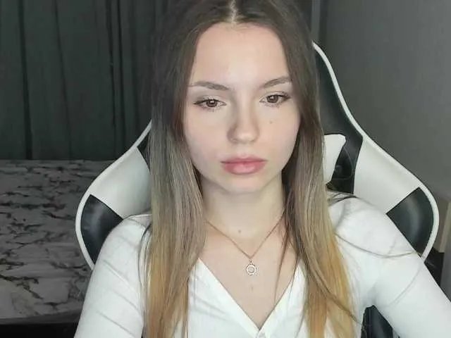 EmilySkout —  Tokens only in the general chat  I DON'T STRIPE THROUGH NAKED @total - countdown: @sofar collected, @remain remained, A New Year's gift 