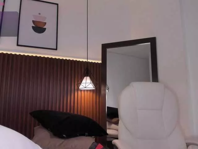 Freechat Emma-white on BongaCams