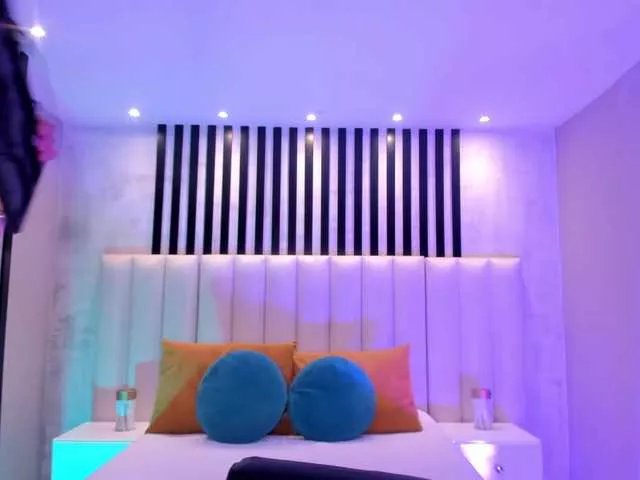 EveBenson on BongaCams