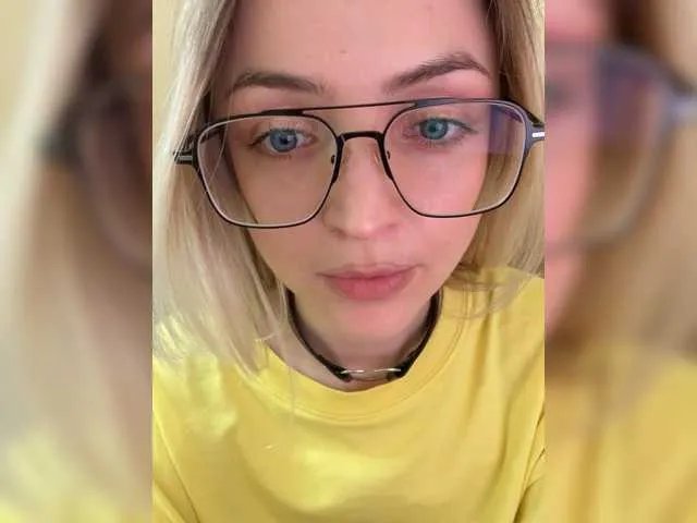 FoxyLina on BongaCams