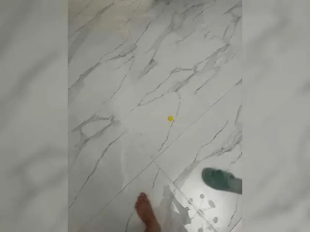 Offline helenmax2005 on BongaCams