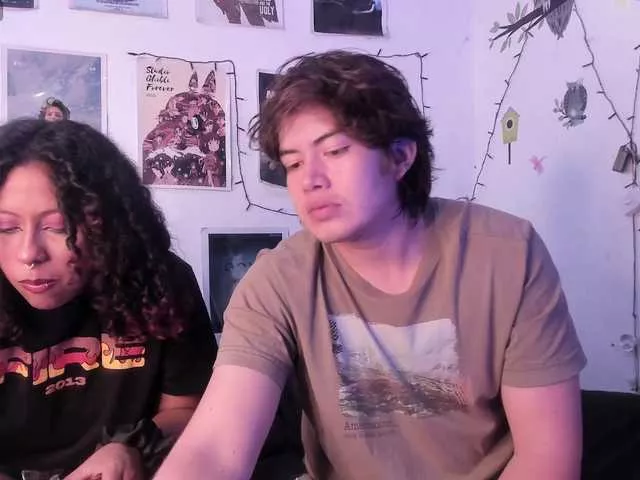 Freechat HotHoneyChile on BongaCams