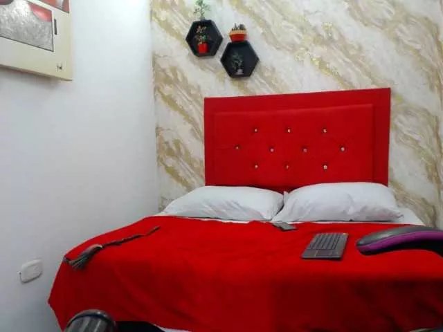 Issa-love on BongaCams