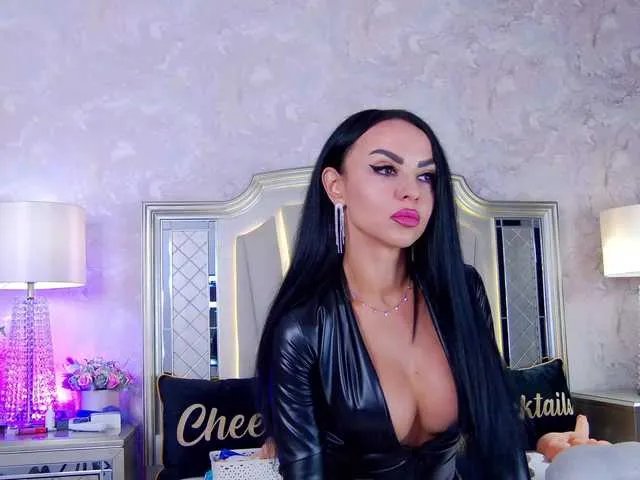 Issadorra on BongaCams