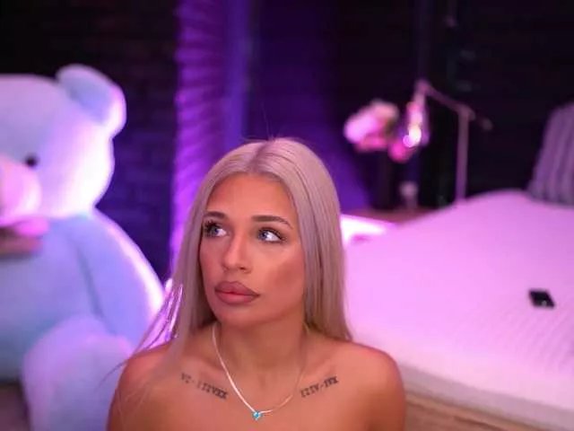 IvyRowa on BongaCams