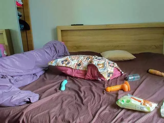 Offline JessicaHampton on BongaCams