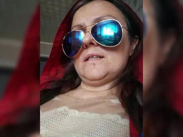 Offline Juli-huston on BongaCams