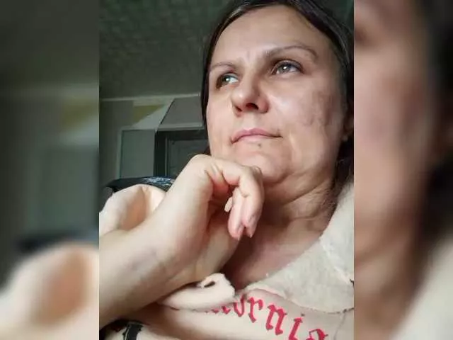 Offline Juli-huston on BongaCams