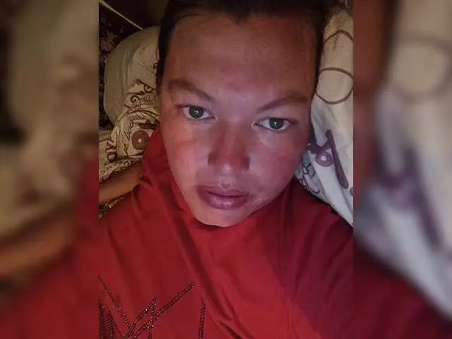 Offline Juliamad on BongaCams