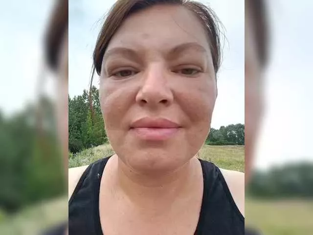 Offline Juliamad on BongaCams