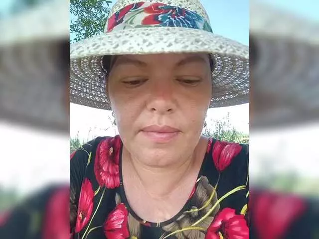 Offline Juliamad on BongaCams