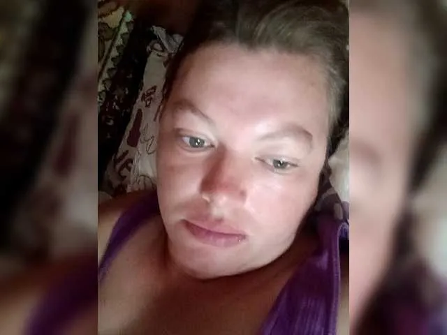 Offline Juliamad on BongaCams