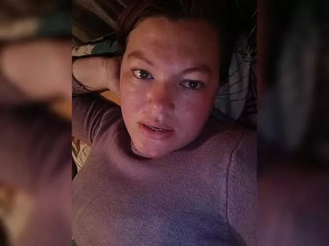 Offline Juliamad on BongaCams