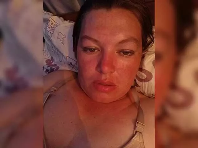 Offline Juliamad on BongaCams