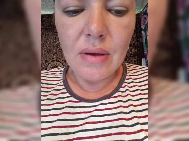 Offline Juliamad on BongaCams