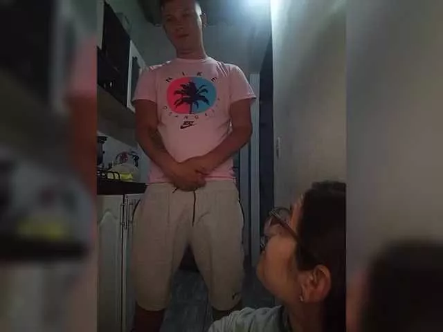 Freechat Kingofqueen23 on BongaCams