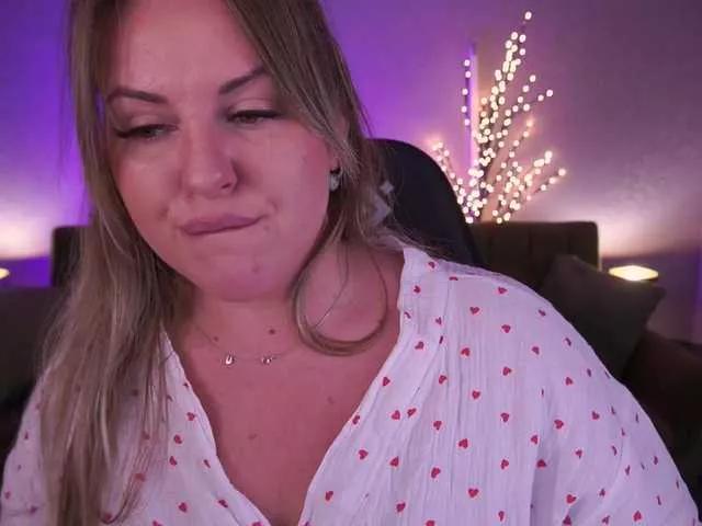 Offline KiraCandyS on BongaCams