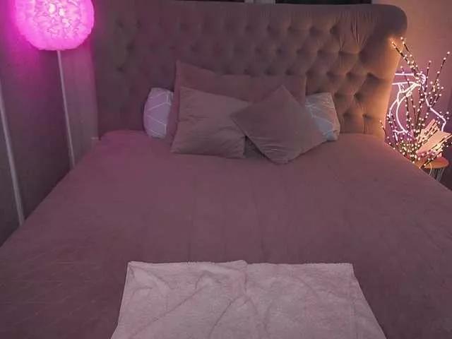 Offline KiraCandyS on BongaCams