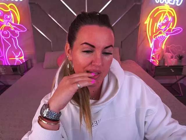 Offline KiraCandyS on BongaCams